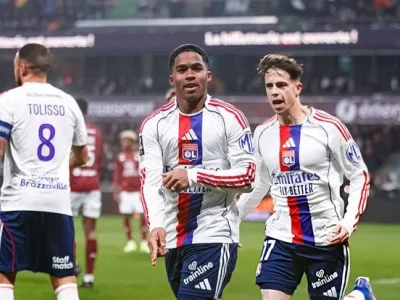 Bùng Nổ! Endrick Lập Hattrick Siêu Phẩm, Lyon Vỡ Òa Trong Ngày Hội Bàn Thắng