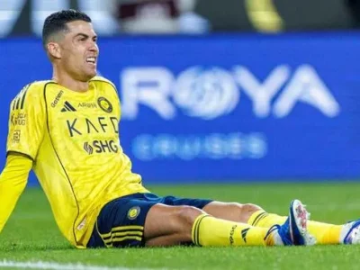 Benzema ‘dằn mặt’ Ronaldo: Chuyển đội, tăng lương, nhắn tin khoe danh hiệu