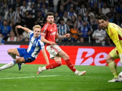 Bão Tố Sân Dragão: FC Porto Nghiền Nát Nottingham Forest Trong Trận Đấu Định Mệnh!