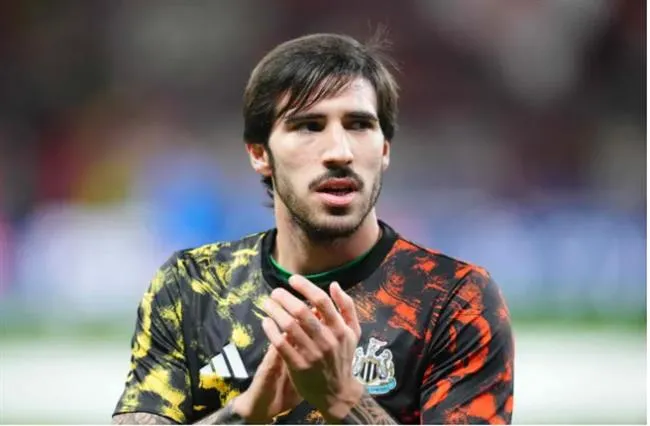 Newcastle chốt giá cho Arsenal và Chelsea chiêu mộ Sandro Tonali. Newcastle chot gia cho Arsenal va Chelsea chieu mo Sandro Tonali.