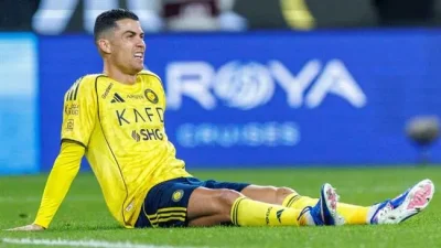 Benzema 'dằn mặt' Ronaldo: Chuyển đội, tăng lương, nhắn tin khoe danh hiệu 1