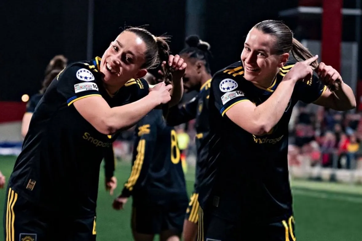 Màn ăn mừng hài hước của đội nữ Man United Man an mung hai huoc cua doi nu Man United