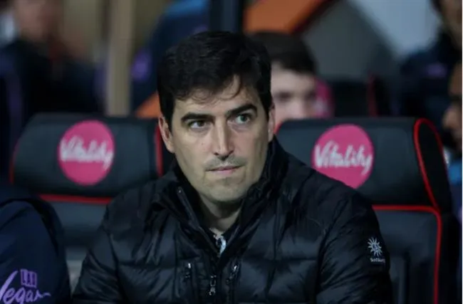 Bournemouth len tieng ve kha nang Andoni Iraola thay the Ruben Amorim.